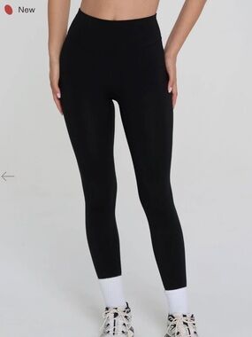 FORM Core Leggings in Black